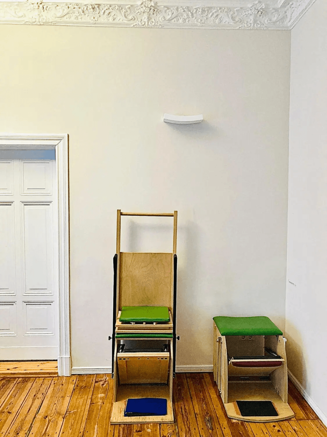 Wunda Chair mit Step im Altbau-Studioraum von ToBe Pilates
